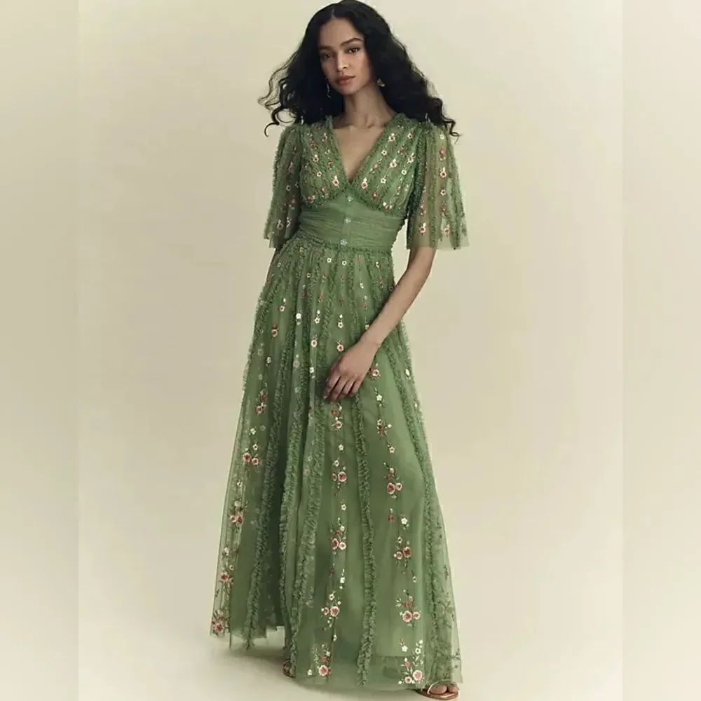 Mac Duggal Short-Sleeve Floral Ruffled V-Neck Gown/ size 16